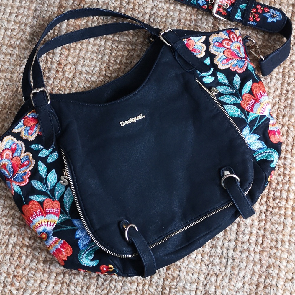 Desigual Large Crossbody (A28) - Picture 3 of 15